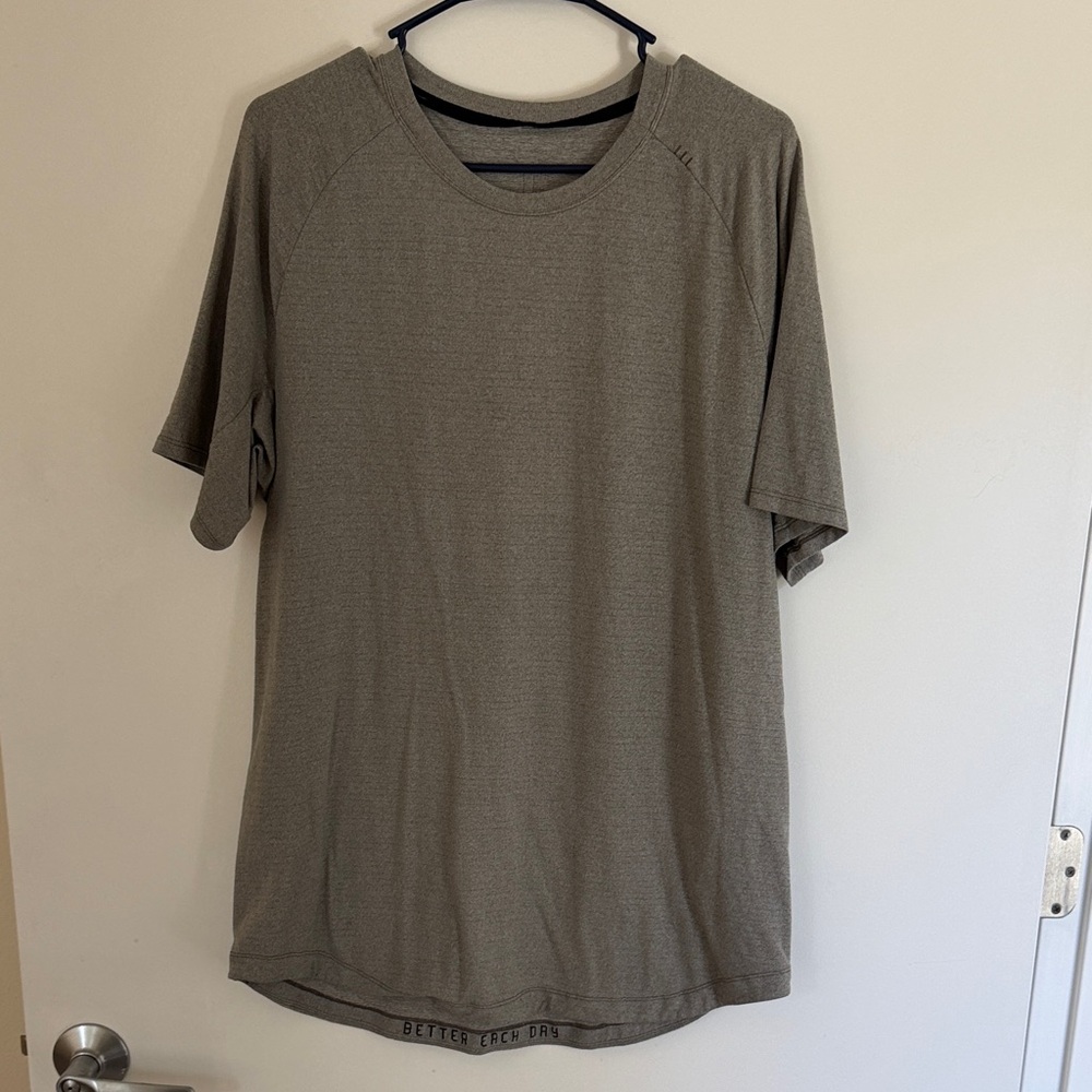 lululemon athletica Men's Grey License to Train Short-Sleeve Shirt